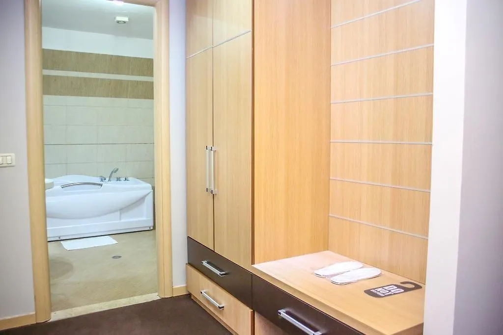***  Hotel Vila Aeroport Rinas アルバニア